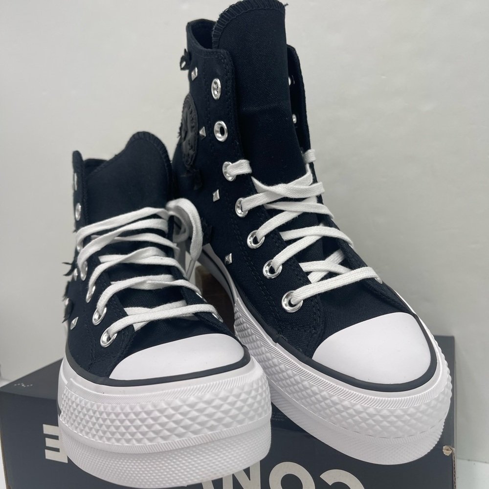 Converse WMNS Black High-Top
CTAS LIFT HI
BLACK/SILVER/WHITE Platform Sneakers - Picture 5 of 15